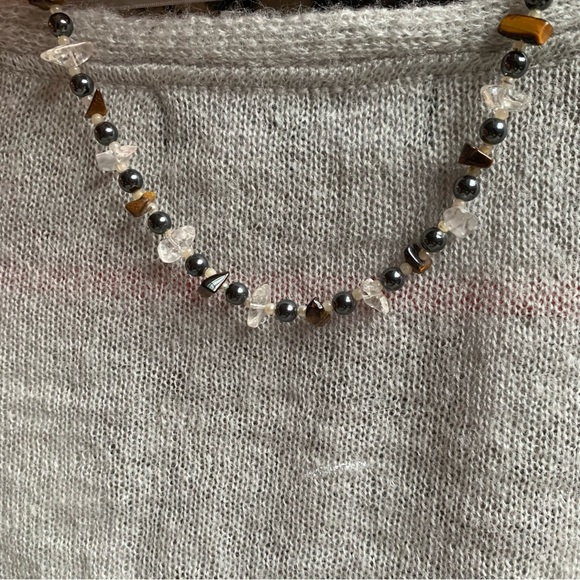 Beaded short necklace - Clear - pearl - tiger eye - black - Picture 2 of 6